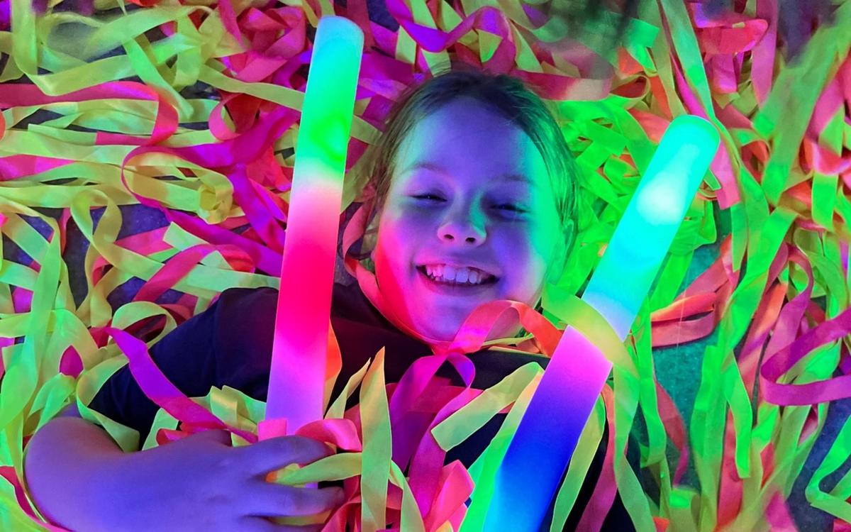 квест Вечеринка Insta NEON в Омске